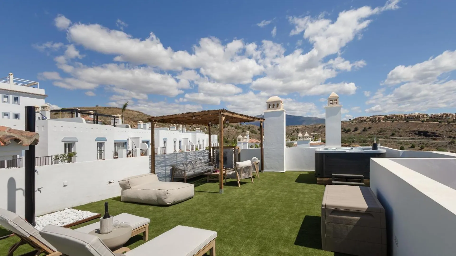 Luxe Penthouse In Golf Paradijs Estepona Spain